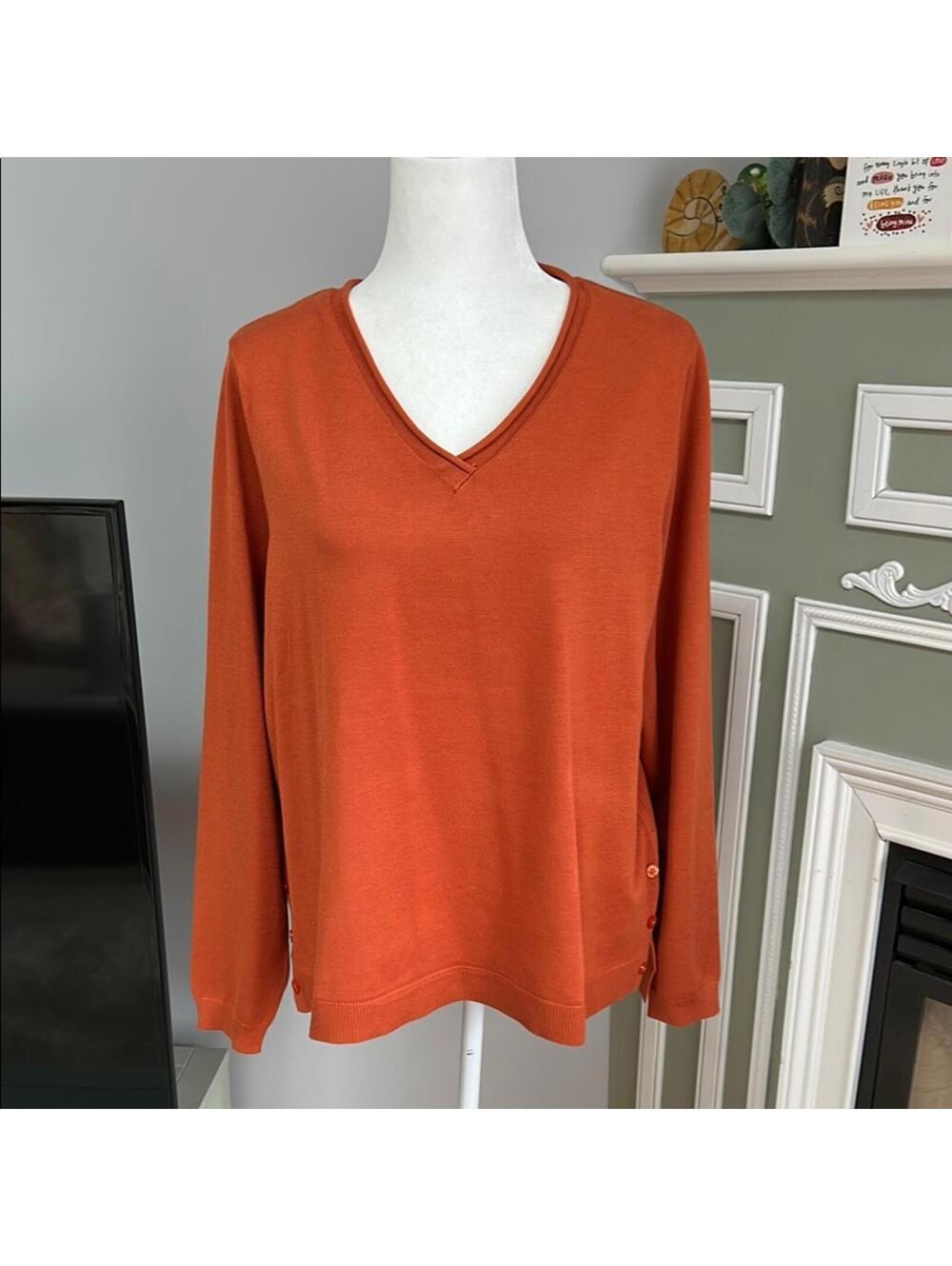 Tint & Shadow Women’s Sweater